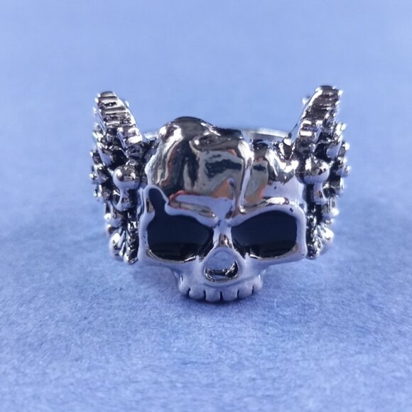 🌸💀 Floral Half Skull Ring – Unisex Size 10 (Brand New) - Picture 3 of 4